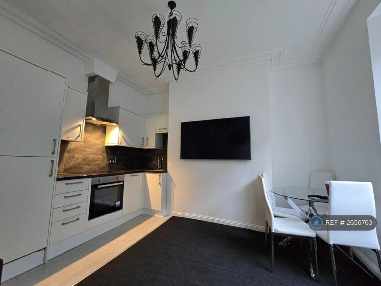 image for 2 bedroom flat in Menzies Road, Aberdeen, AB11 (2 bed) (#2656763)