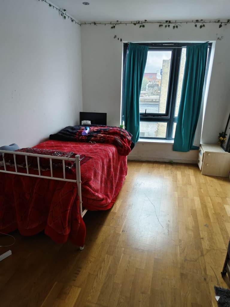 Excellent single room spacious & tidy in Eastham