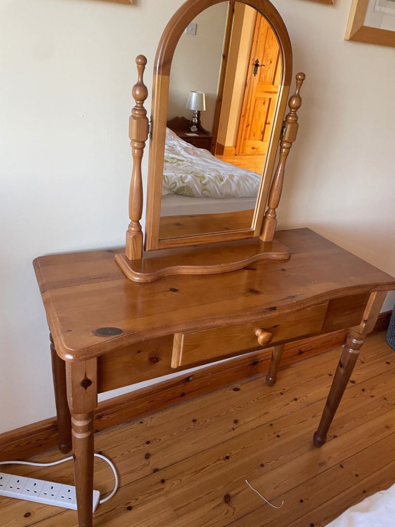 Pine dressing table with mirror