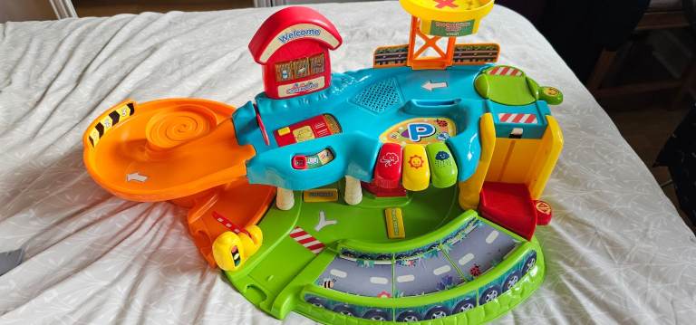 V tech garage, interactive with sound and lights!!