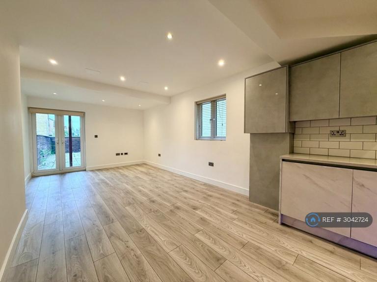 2 bedroom flat in Chaplin Road, London, NW2 (2 bed) (#3042724)