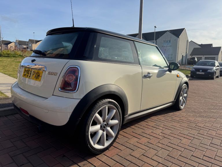 MINI COOPER ONE IMMACULATE 
