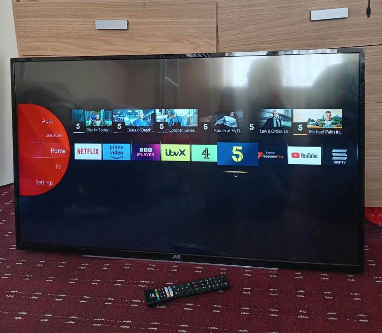JVC SMART 43 INCH 4K ULTRA HD SLIM LIGHTWEIGHT TV WITH REMOTE 