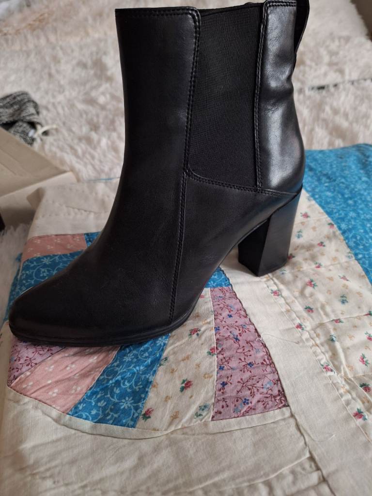 CLARKS BLACK BOOTS Size UK 7