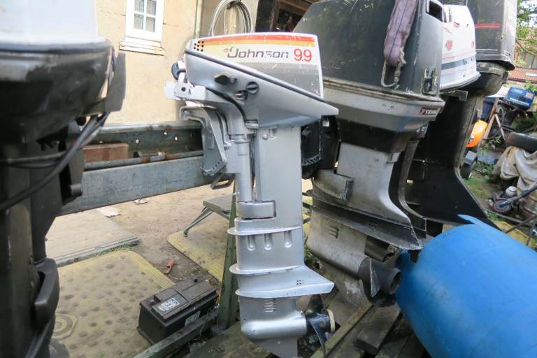 EVIRUDE 9.9HP LONG SHAFT +REMOTES 