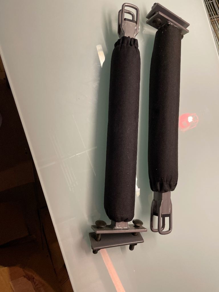 Kayak roof bar support 