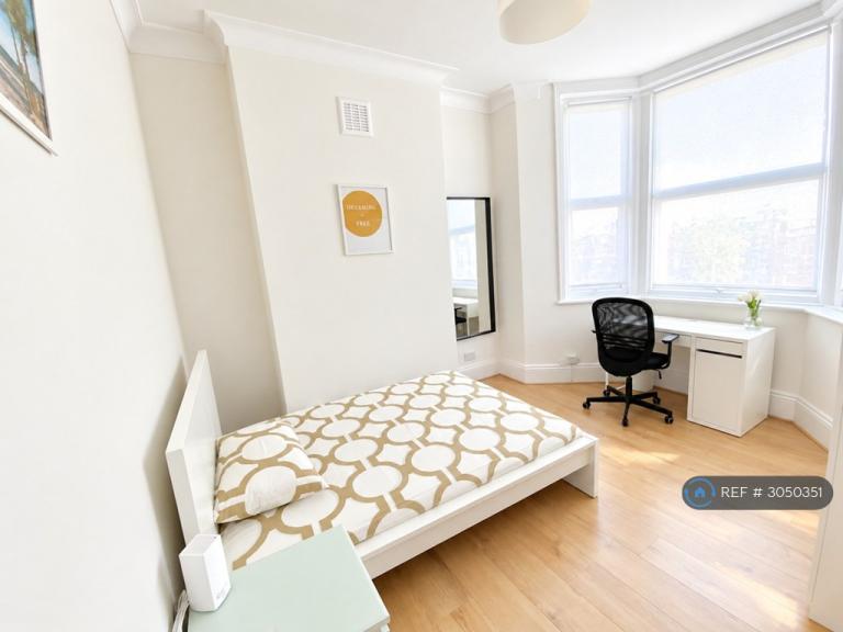 1 bedroom in Floyd Road, London, SE7 (#3050351)