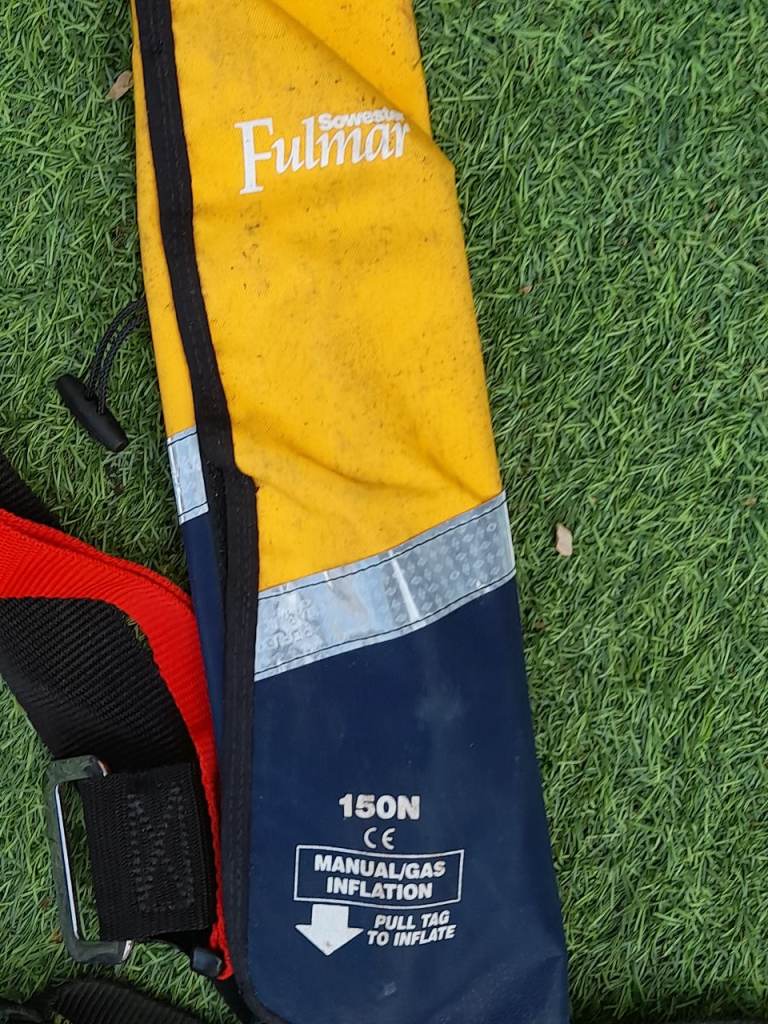 Fulimar 150N Manual/Gas Inflation Life Jacket – Good Condition