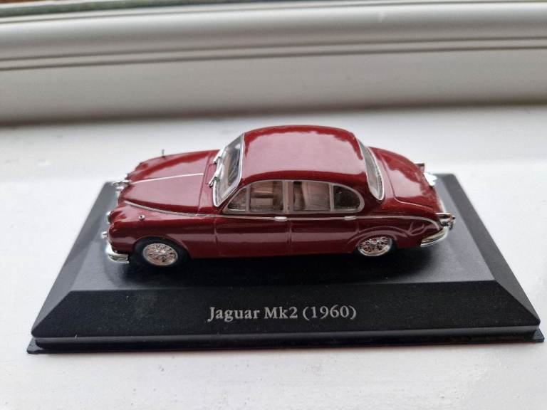 1/43 Scale Model Car Jaguar MK 2 (1960) Red/Burgundy Inspector Morse