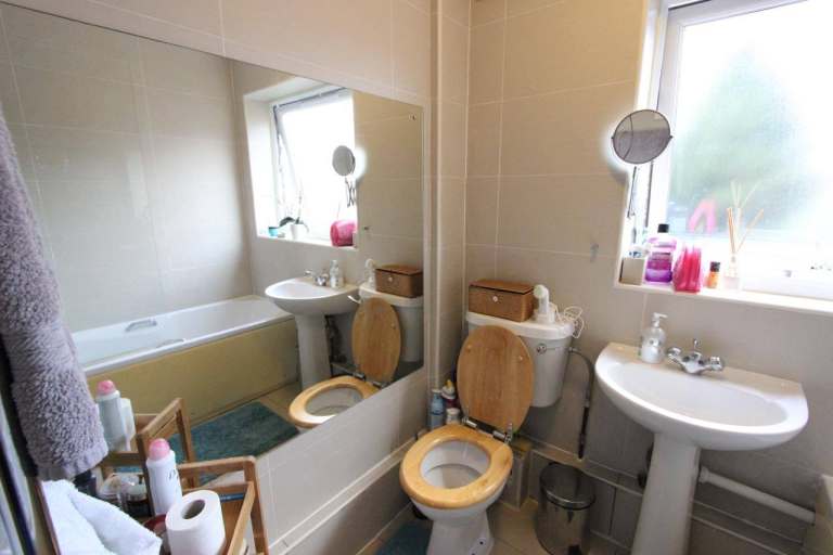 N11 Hurry Up!!! 2 Bed Flat N11. AVAILABLE NOW. ARNOS GROVE, NEW SOUTHGATE.