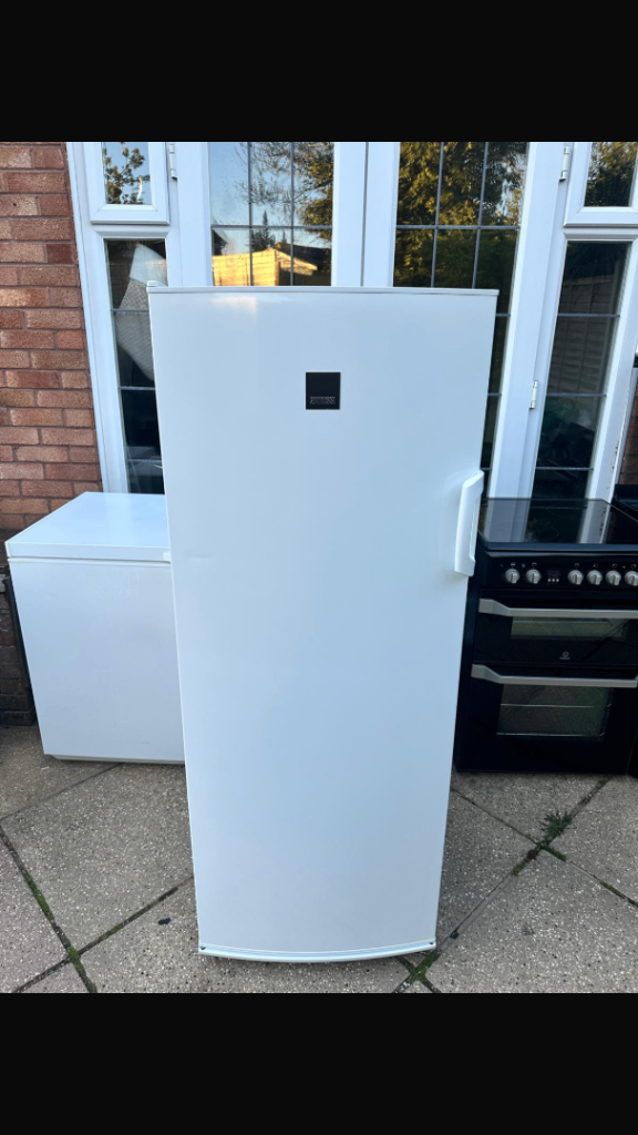 Zynussi top brand standing freezer. In excellent condition. With 12 months warranty. 