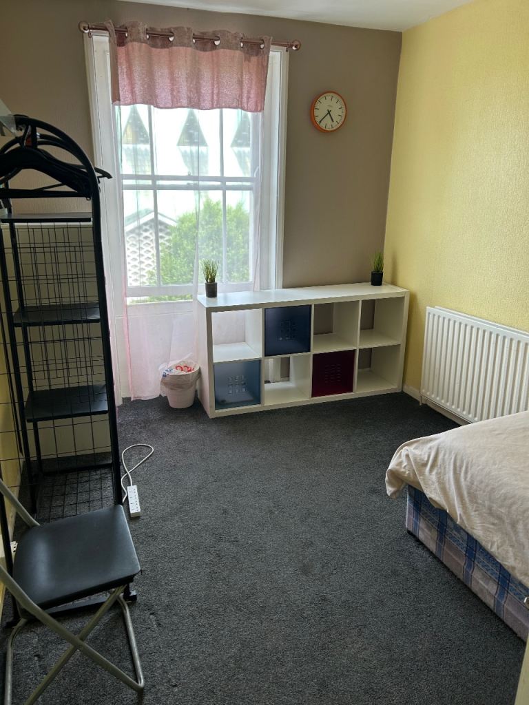 1 room available to rent in the Kennington area 