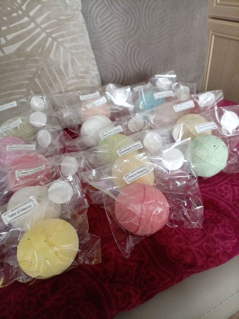 Assorted Scented Bath Bombs - Brand New