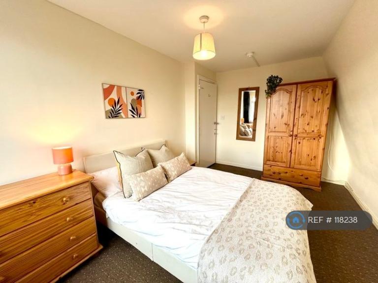 1 bedroom in Chesterfield Rd, Bristol, BS6 (#118238)