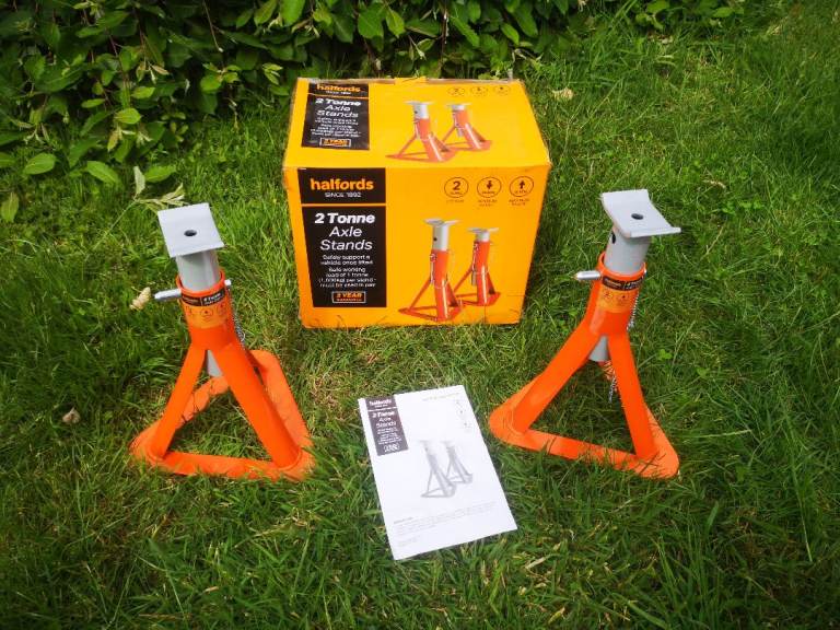 Axle Stands Pair Of *Brand New* Halfords 2 Tonne Axle Stands 