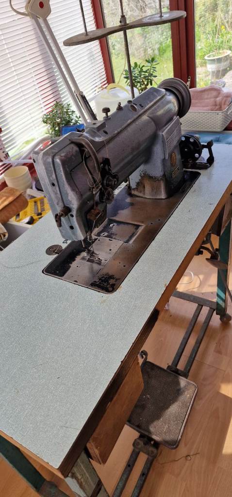 Industrial sewing machine 