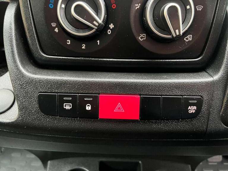 2022 Peugeot Boxer 2.2 BlueHDi 335 S Platform Cab L3 EU6 Luton DIESEL Manual