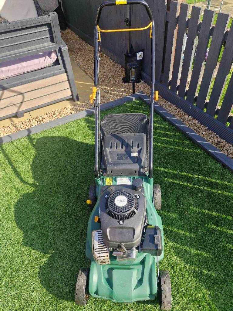 B&Q FPLMP129 Petrol Lawnmower – Fair Condition, Spares or Repair