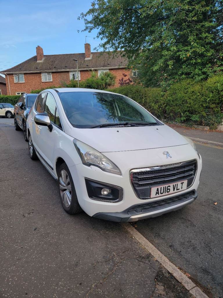 2016 Peugeot, 3008,1.6HDI excellent condition very low mileage £20 tax cambelt done.
