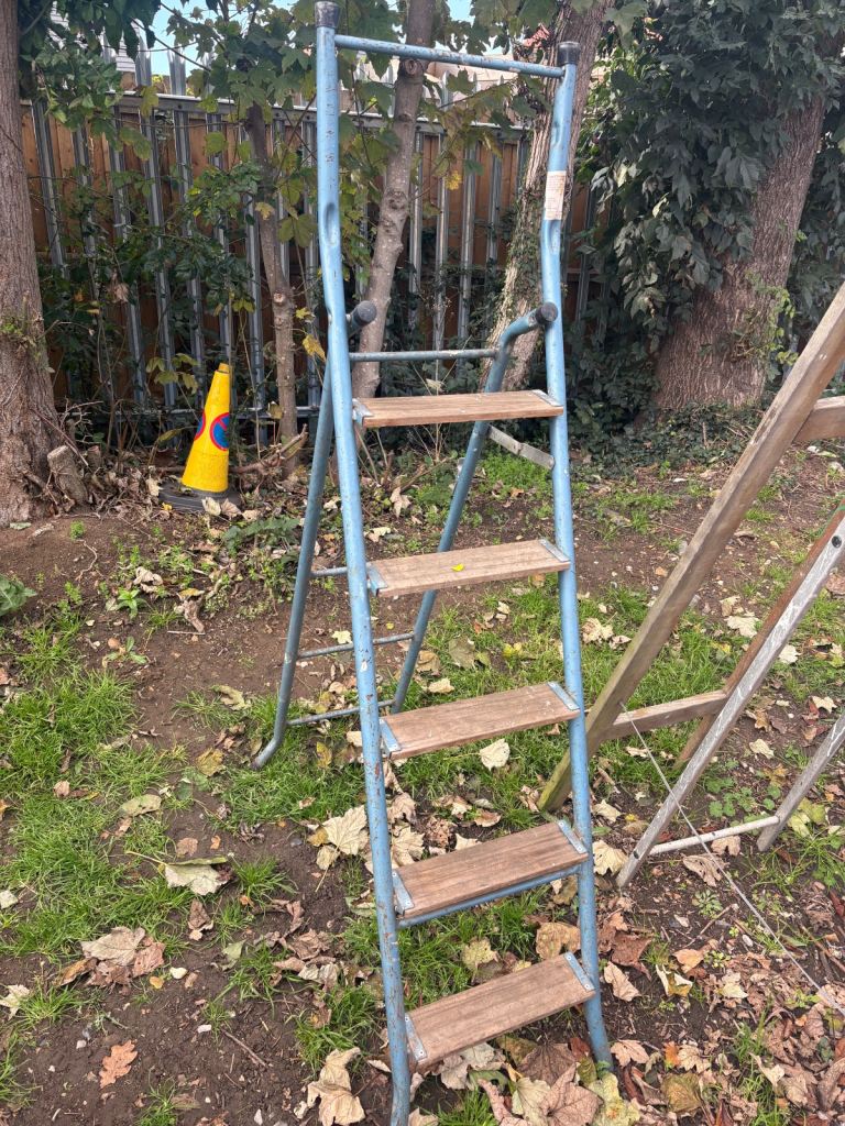 Free ladders 