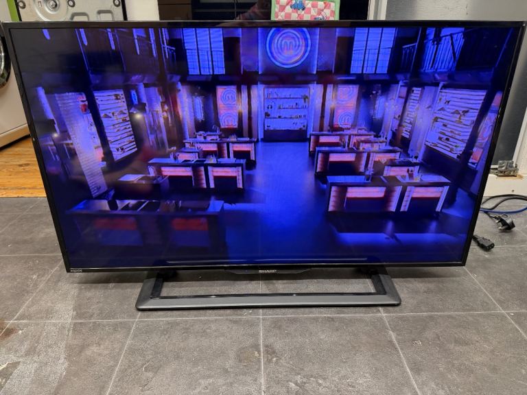 Sharp aquos 40” led tv
