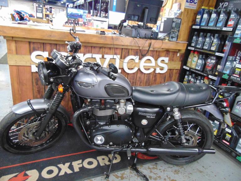 Triumph Bonneville T120 Black 2018 1200cc low miles modern classic FSH new MOT