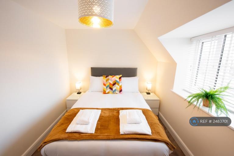 1 bedroom flat in Short Term Accommodation, Harwich, CO12 (1 bed) (#2483701)