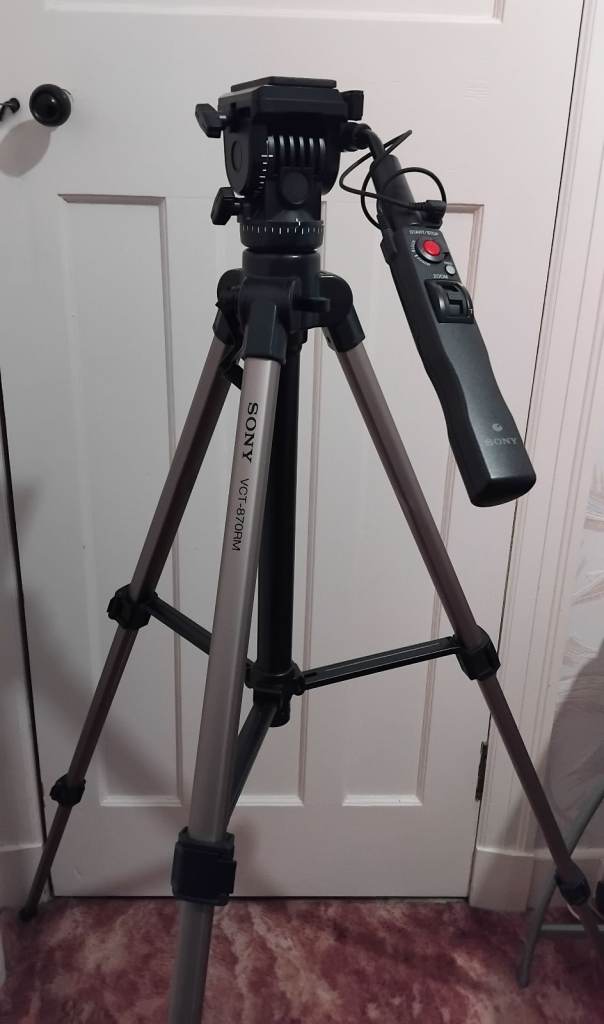 🔭 SONY VCT-870RM Full Size Tripod w/ wired Remote & shoulder case