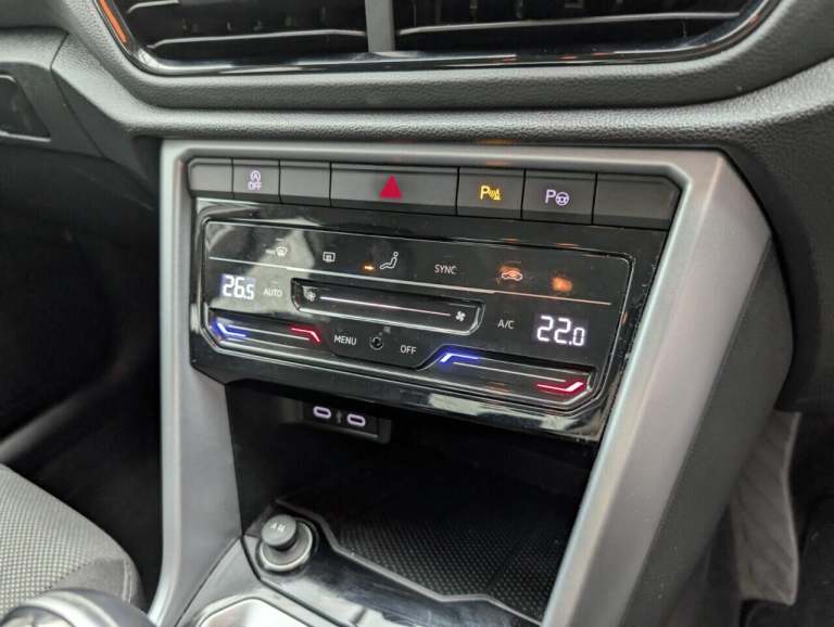 2022 Volkswagen T-Roc 1.0 TSI Life SUV 5dr Petrol Manual Euro 6 (s/s) (110 ps) PARK ASSIST+BLUETO...