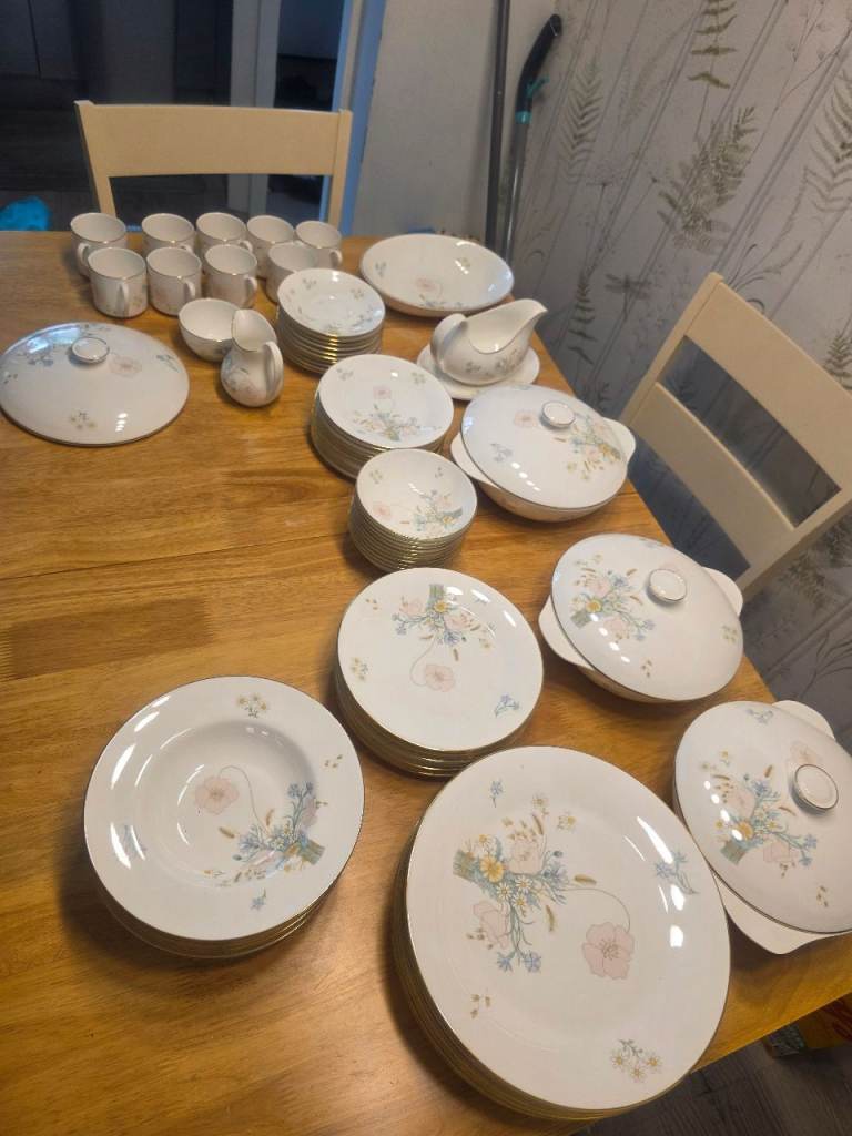 Royal doulton dinner set 