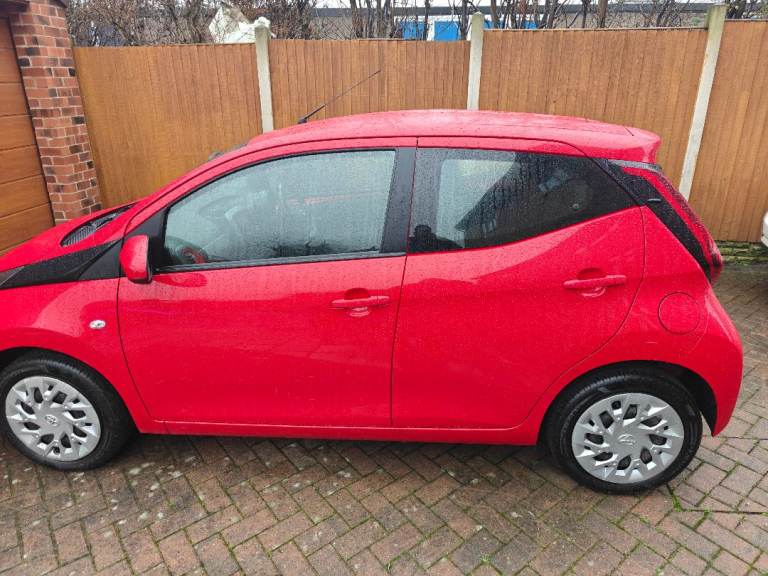 Toyota,AYGO X-PLAY VVT-I (2020)