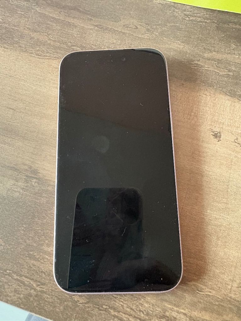Apple iPhone 15 Pink