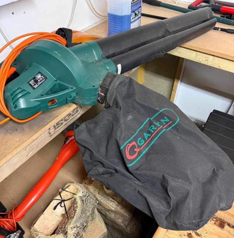 Q Garden leaf blow Vac