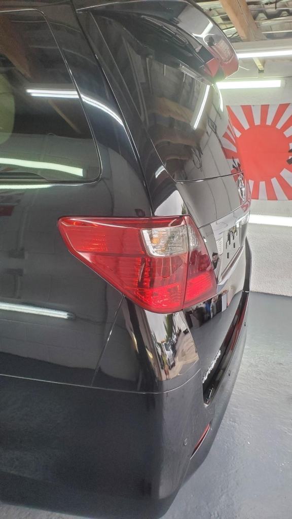 Toyota Alphard 2.4 black petrol auto 8 seats fresh japanese import in stock