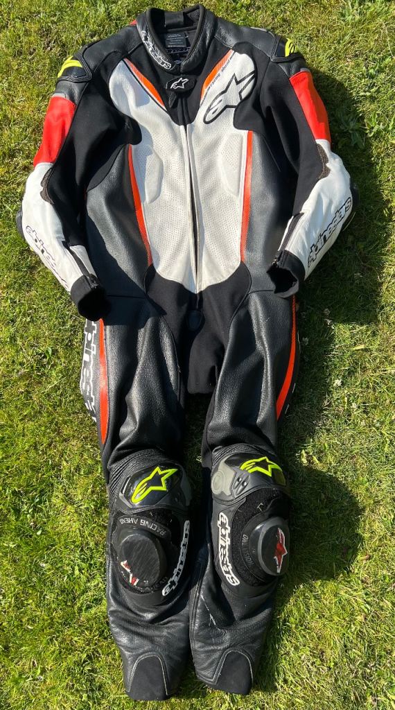 Alpinestars 1 piece leathers Eur 52 + boots and back protector 