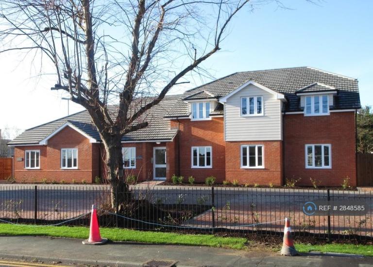 2 bedroom flat in Plumberow Avenue, Hockley, SS5 (2 bed) (#2848585)