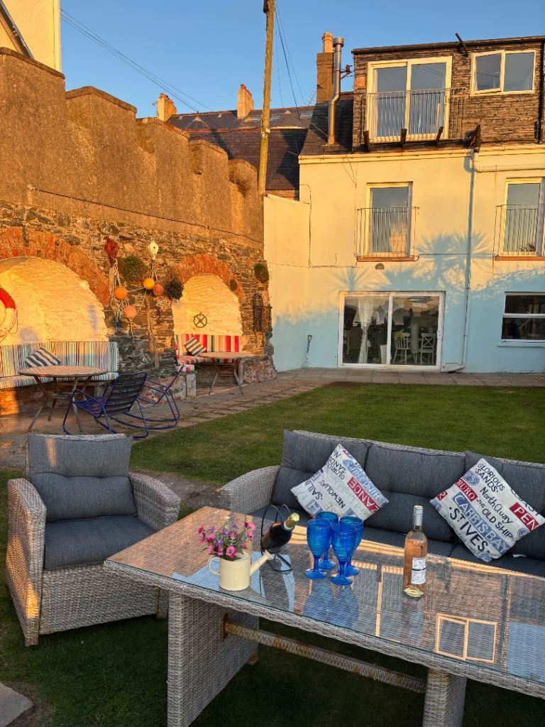 Seaside Cottage for Rent in Bangor - 2 Bedrooms & 2 Bathrooms. (OCTOBER & NOV REDUCED)