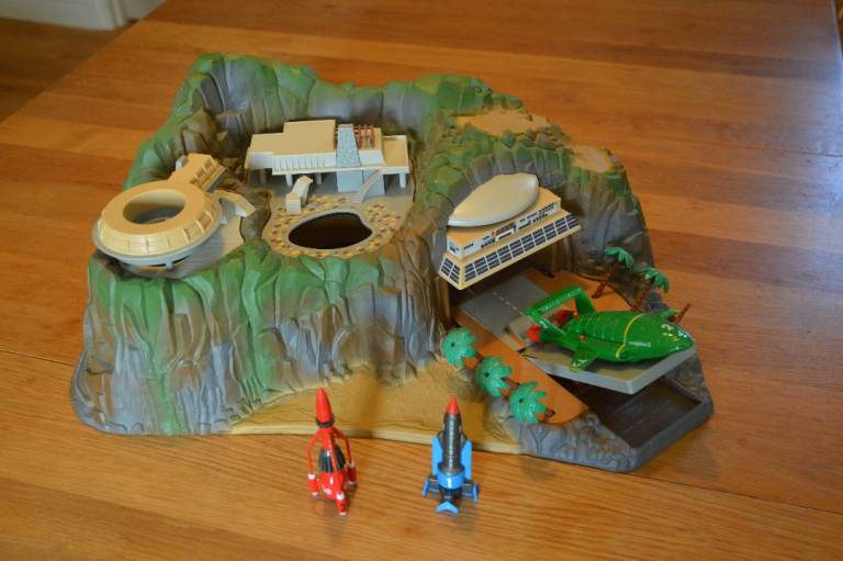 Thunderbirds are Go! Tracy Island and figures