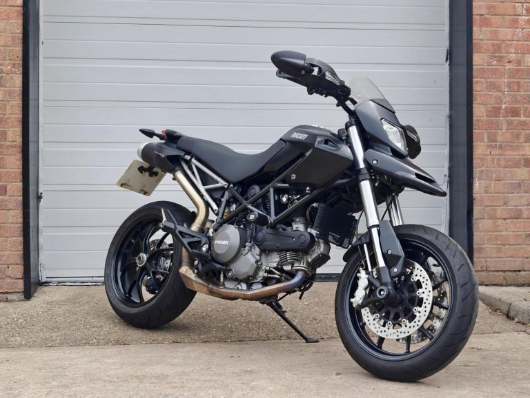 DUCATI HYPERMOTARD 796 - 2010 Petrol Manual in Black