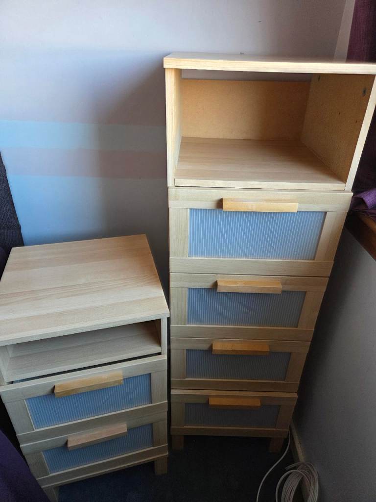 2 chest of drawers