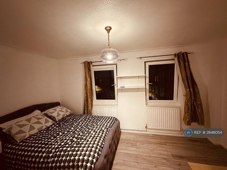 2 bedroom house in Lyneham Walk, London, E5 (2 bed) (#2646054)