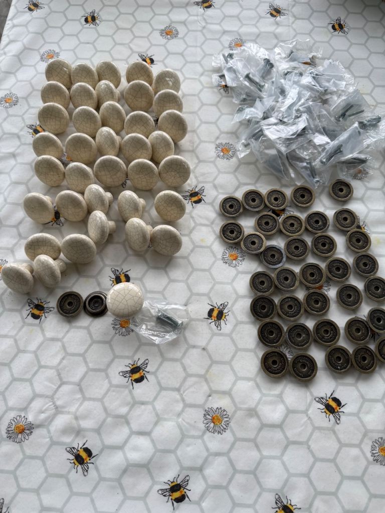 Cream Ceramic Crackle Effect Door Knobs with Backplates
