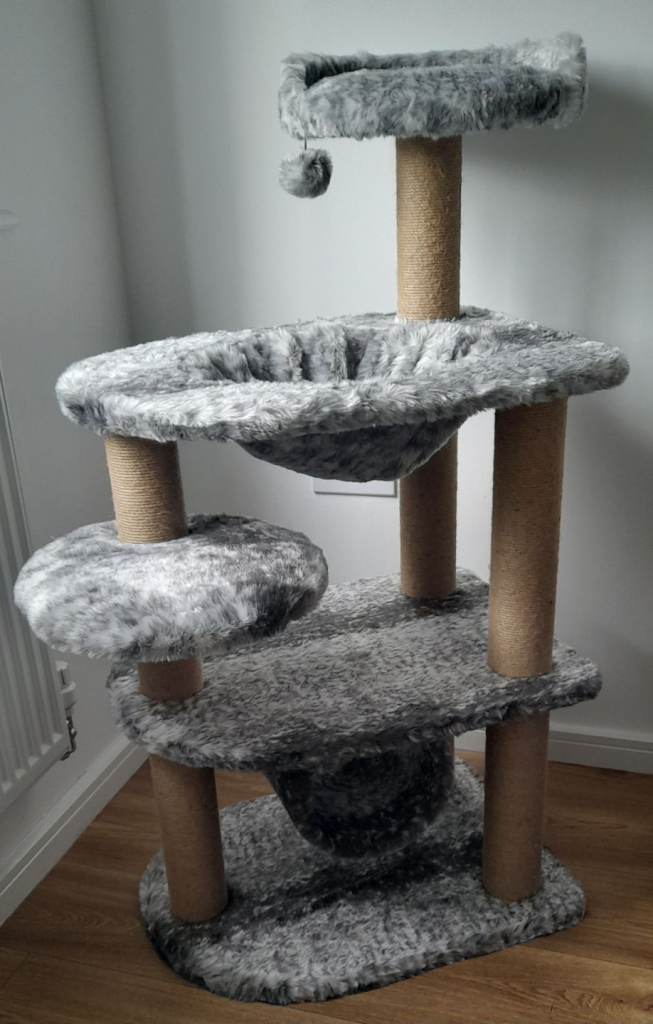 Smudge Cat Tree/Scratcher with bed and tunnel