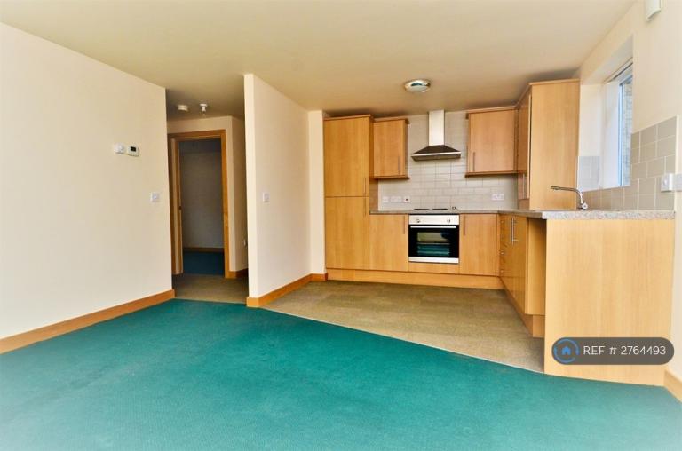 2 bedroom flat in Huddersfield, Huddersfield, HD1 (2 bed) (#2764493)