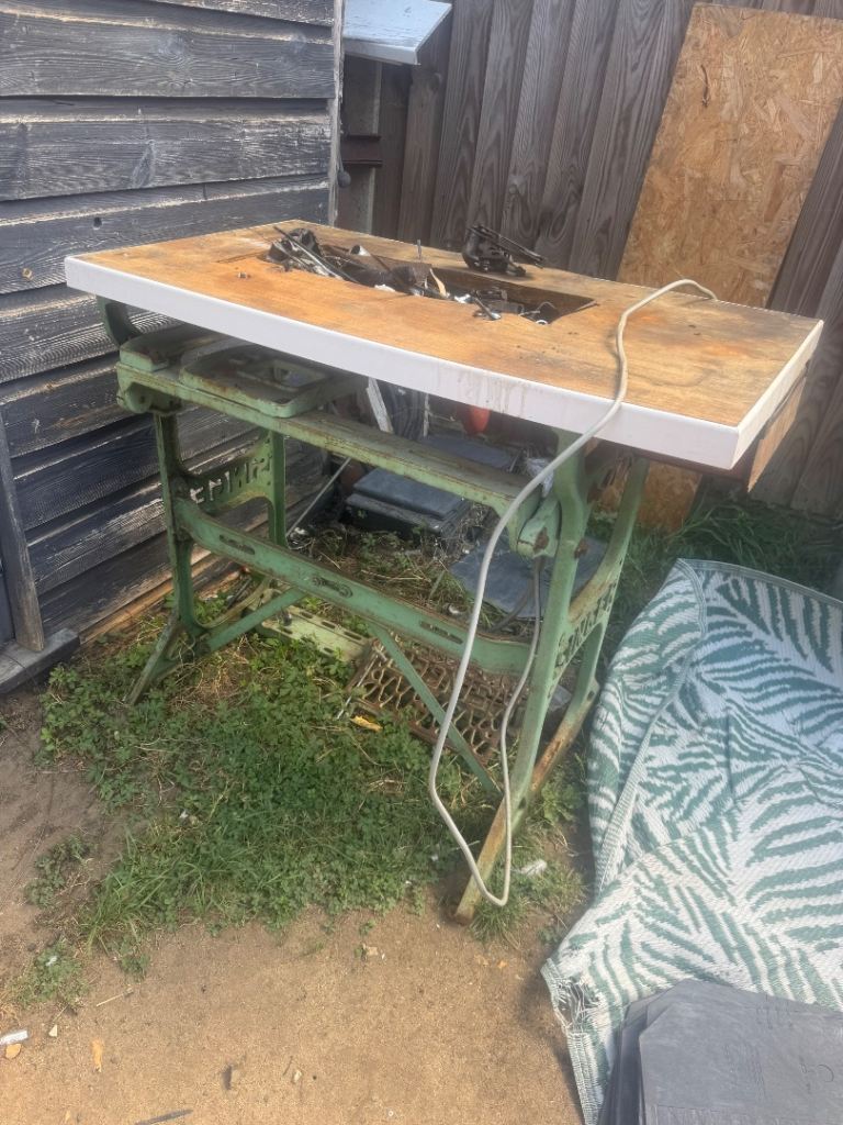 Singer sowing base - offers 