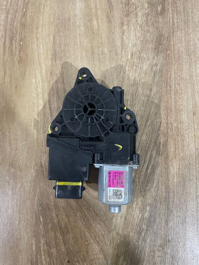 Kia Sportage 2018 Front Window Regulator Motor 82460-F1020