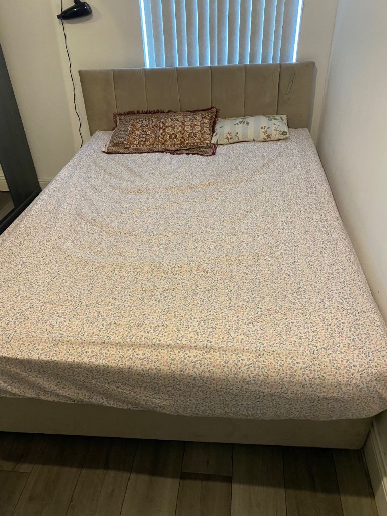 King size bed with Headboard and Mattress – Good Condition