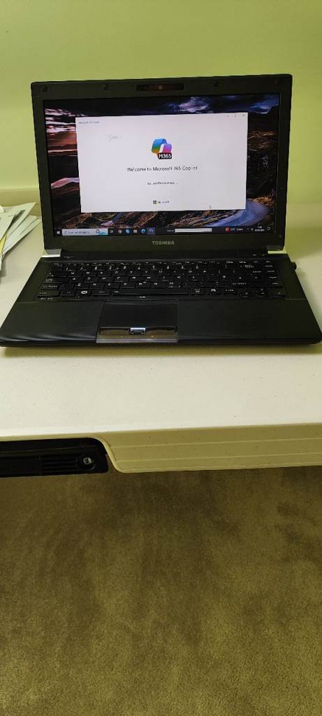 Laptop Toshiba Tecra R84