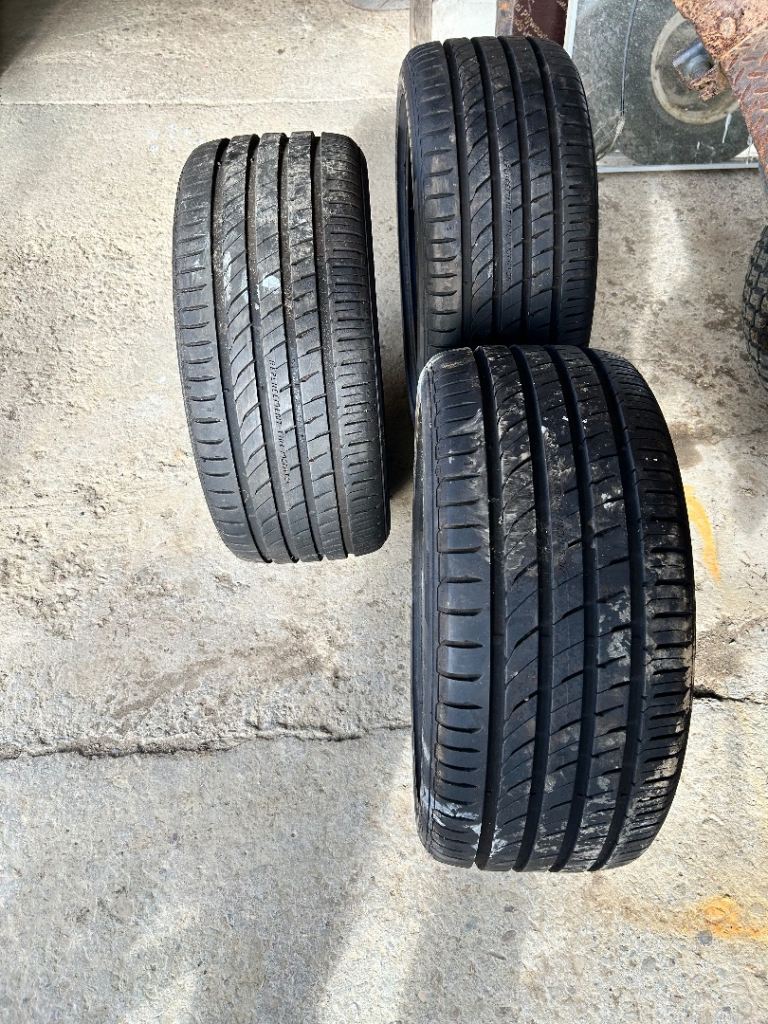 Three General tyres 245/40 R18 