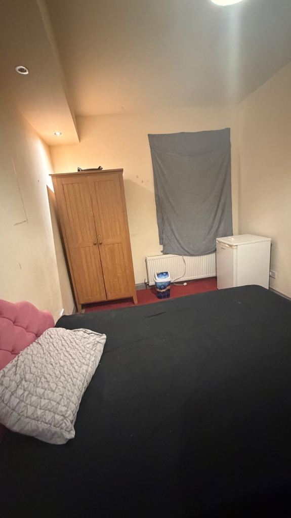 🏡 1 Bedroom Available in Shared House – Bath Street (Close to Domino’s)